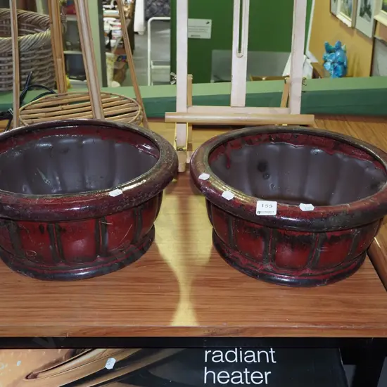 2x red glazed jardinieres Diam-320
