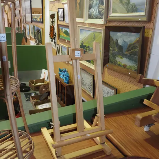 small wooden easel H780