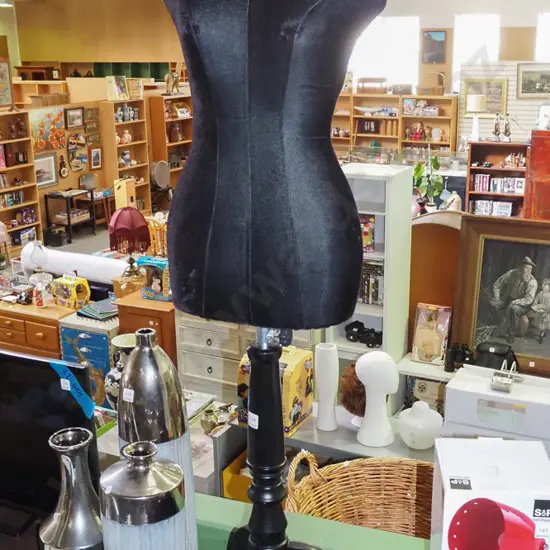 female mannequin torso on stand H1450