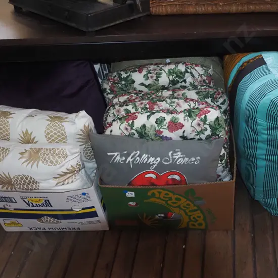 1x large cushions, 2x boxes of cushions - blue dots