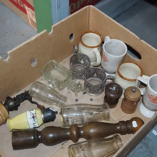 box; cups, pepper grinders, sugar shaker etc