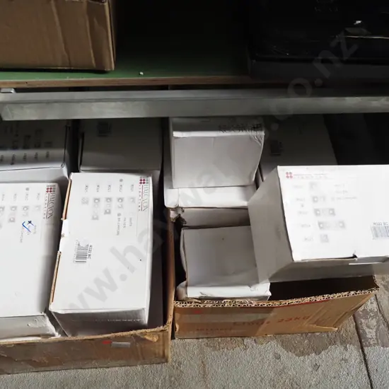 2x boxes as new halogen light fittings - red dots