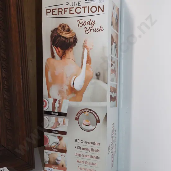 boxed as new Thin Lizzy body brush