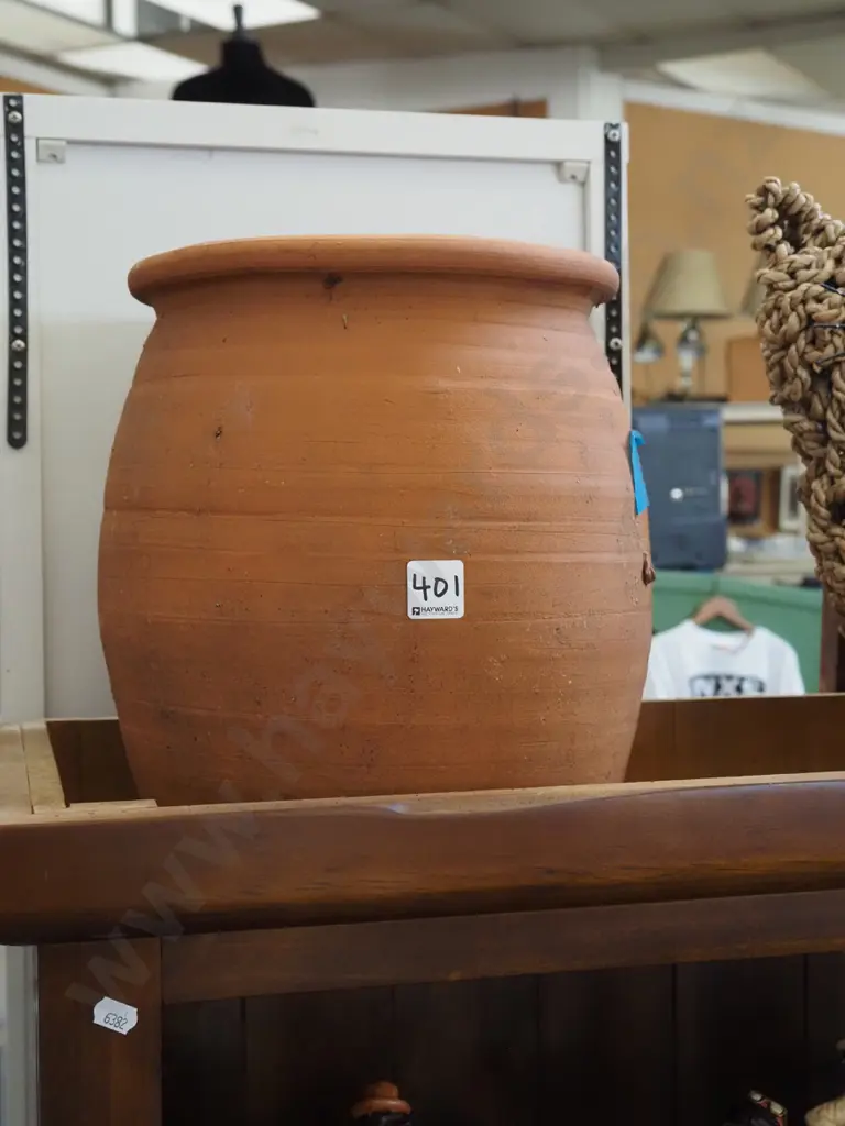 terracotta planter H290 Image 1++