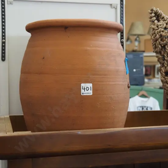 terracotta planter H290