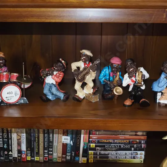 shelf of jazz band figurines H150