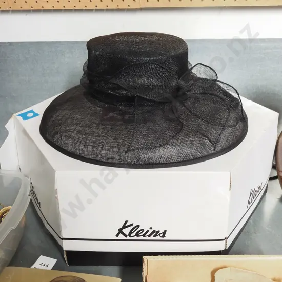 ladies hat and hat box