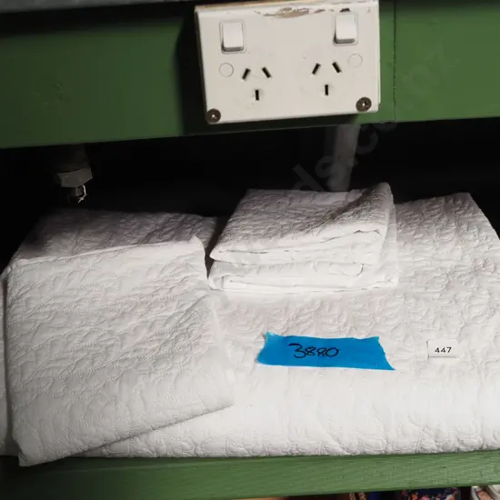 large white quilt, 2x matching pillow cases