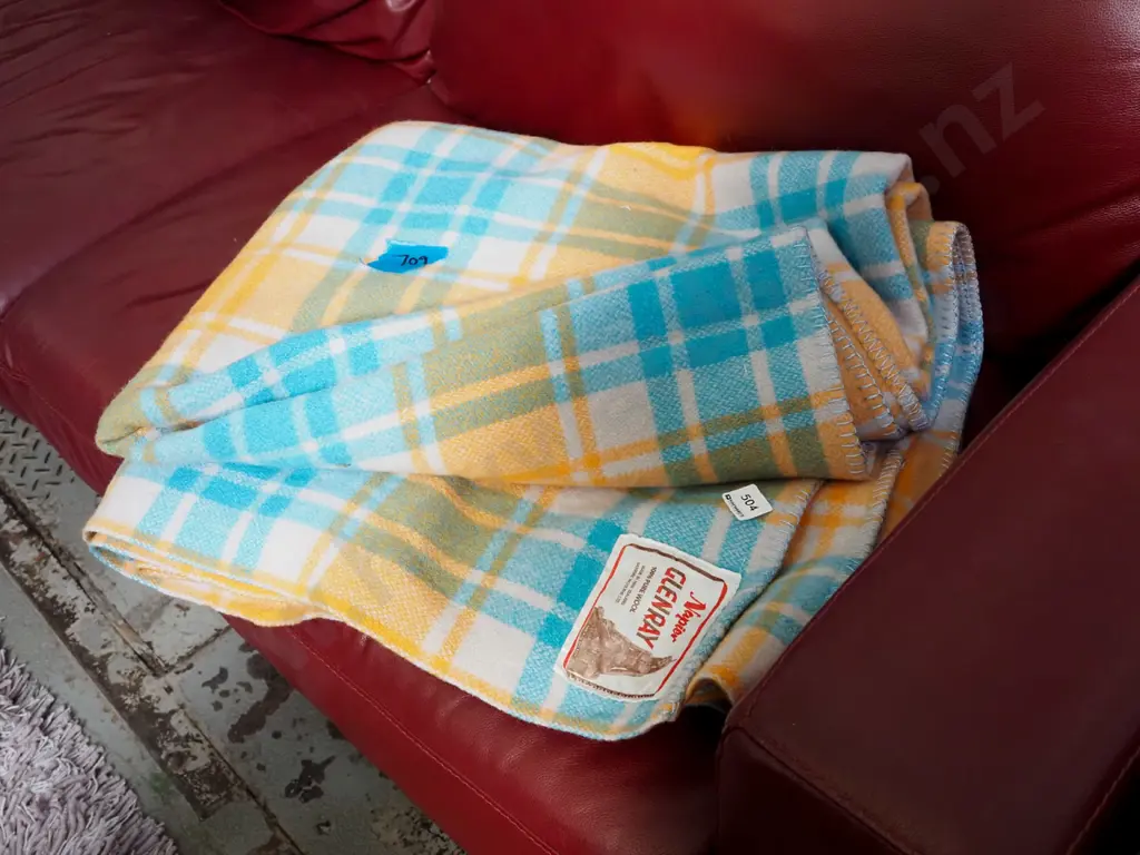 Napier Glenray woollen blanket Image 1++