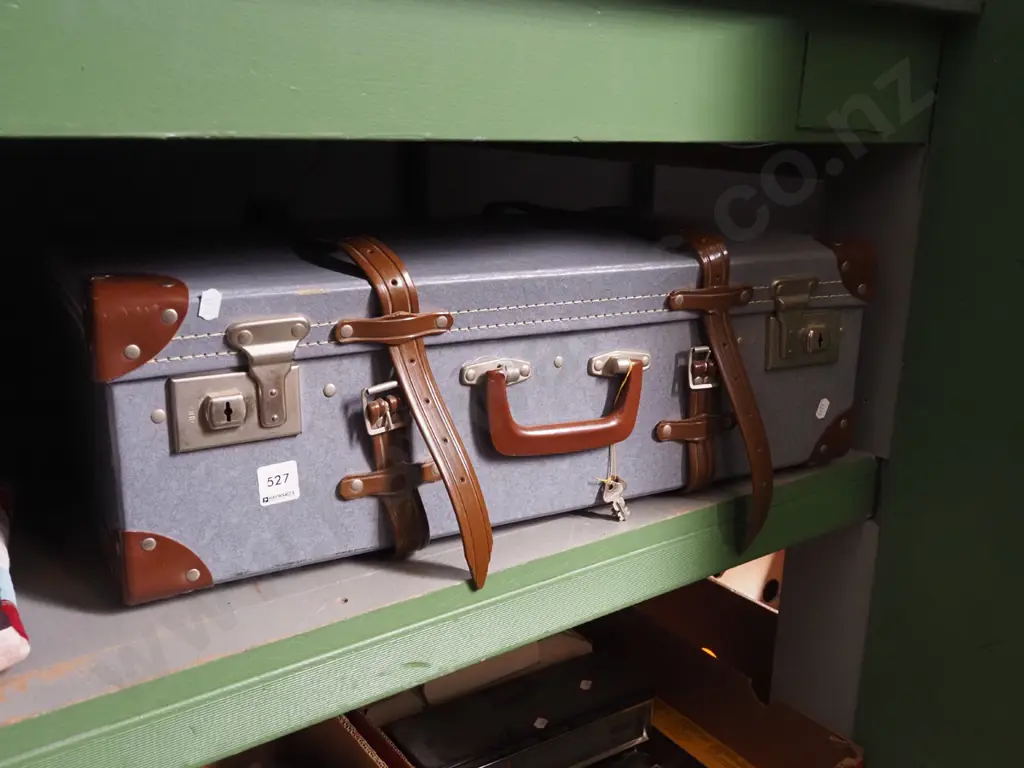 vintage suitcase Image 1++