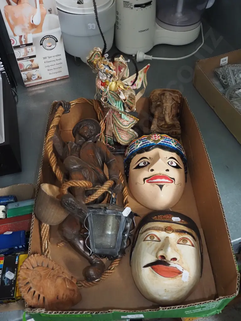 wooden masks, figurines etc Image 1++