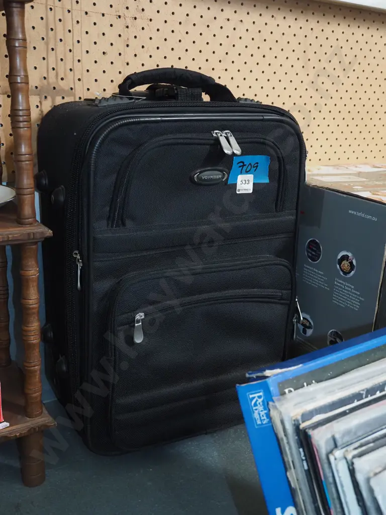 small Voyager suitcase Image 1++