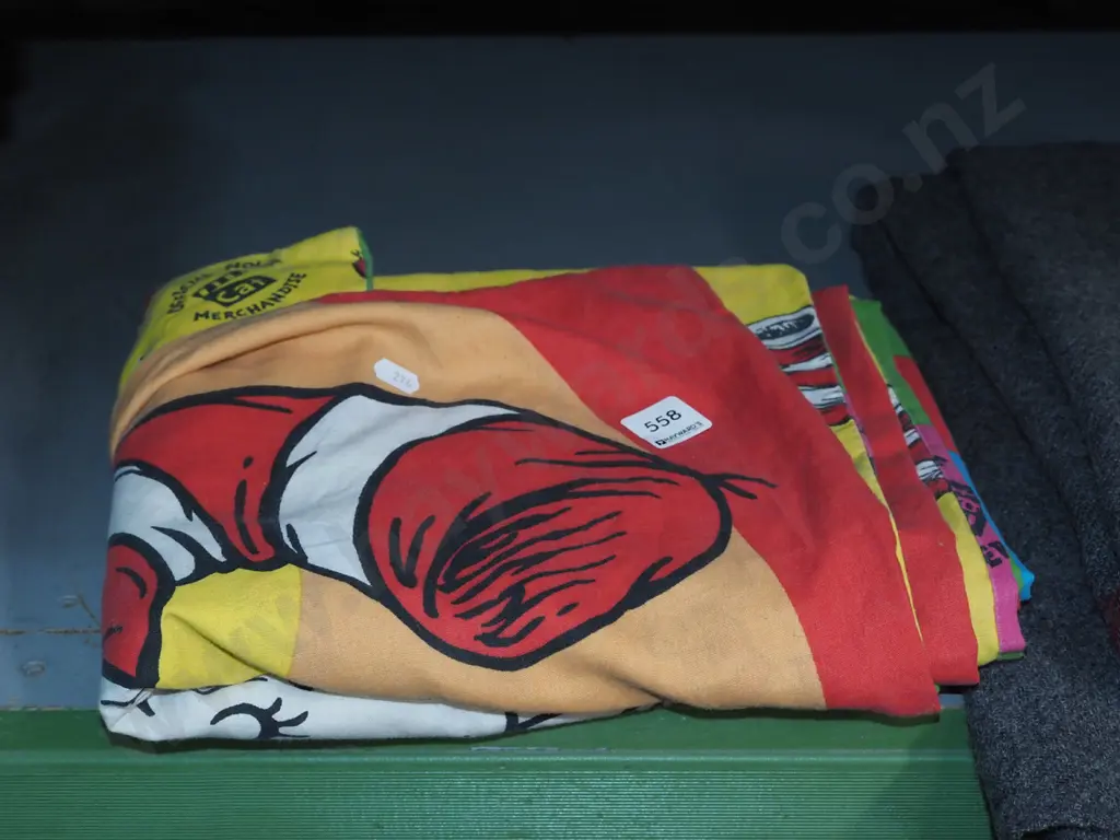 Cat in the Hat duvet cover and pillow cases Image 1++