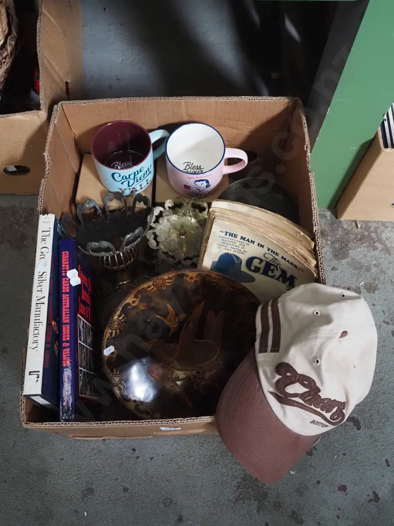 box; books, bowl, cups etc Image 1++