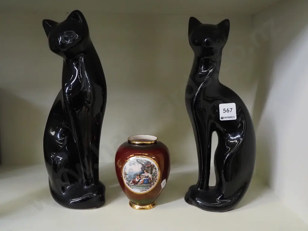 2x cat figurines, Carlton romance scene vase Cat H300 Image 1++