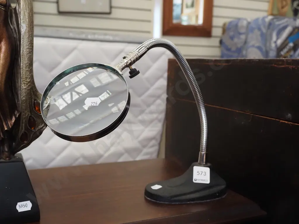 adjustable magnifying glass on stand Image 1++