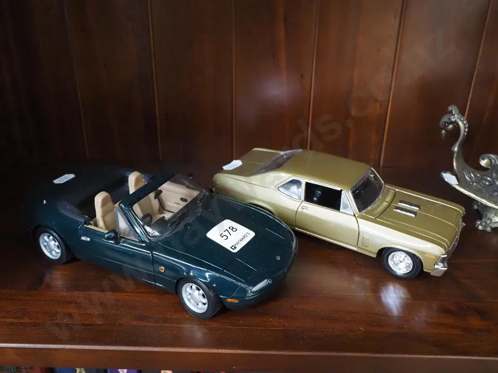 2x diecast model vehicles Image 1++