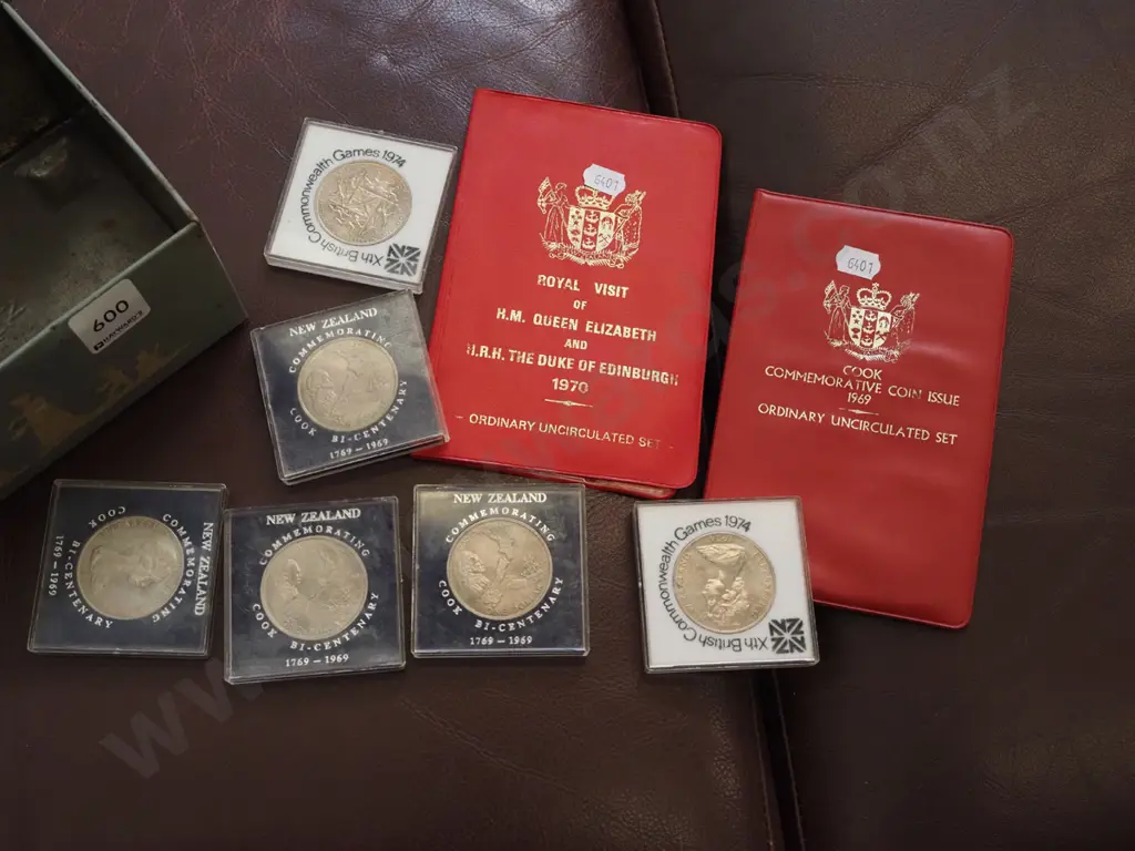 vintage tin of coins Image 1++