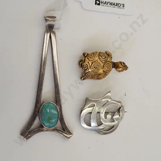pendant, brooches