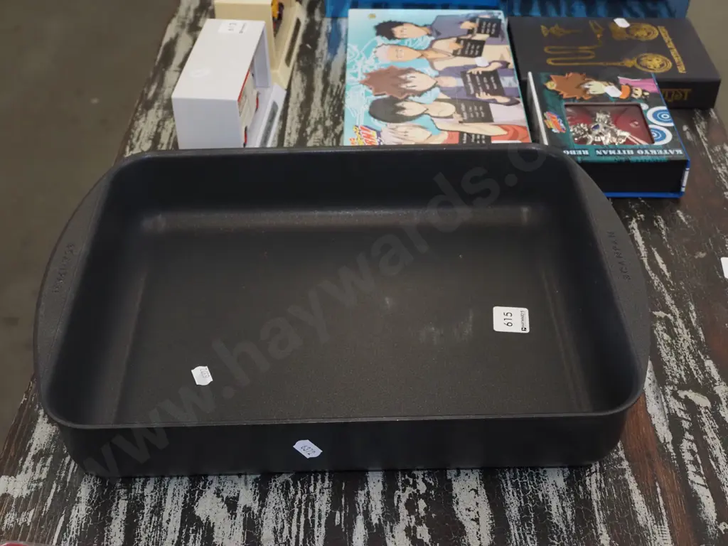 cast metal Scanpan baking dish Image 1++