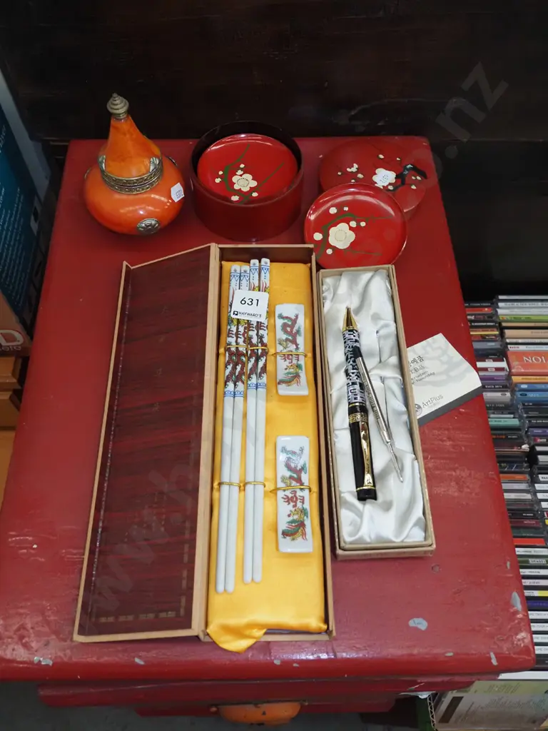 pen set, coasters etc Image 1++