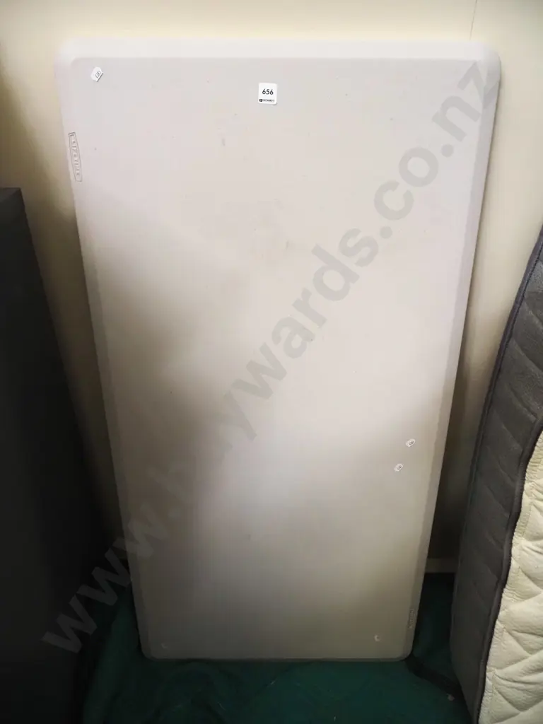 small plastic table H1220 W600  Image 1++