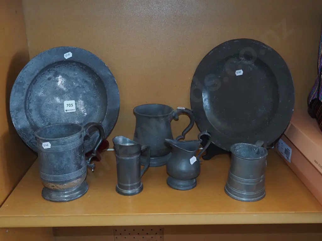 beaten peweter bowl, tankard, jug Image 1++