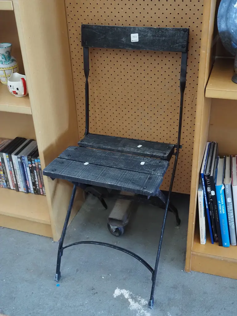 foldaway wood and metal garden seat Image 1++