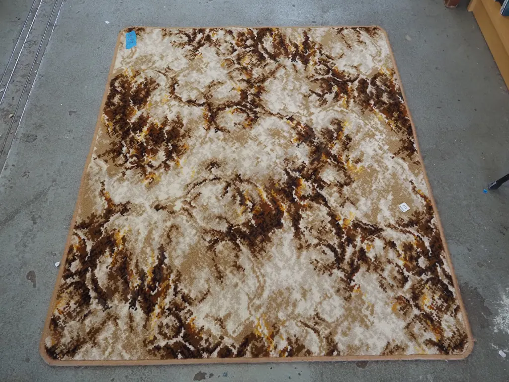 brown and orange edged carpet square L1260 W1040 Image 1++