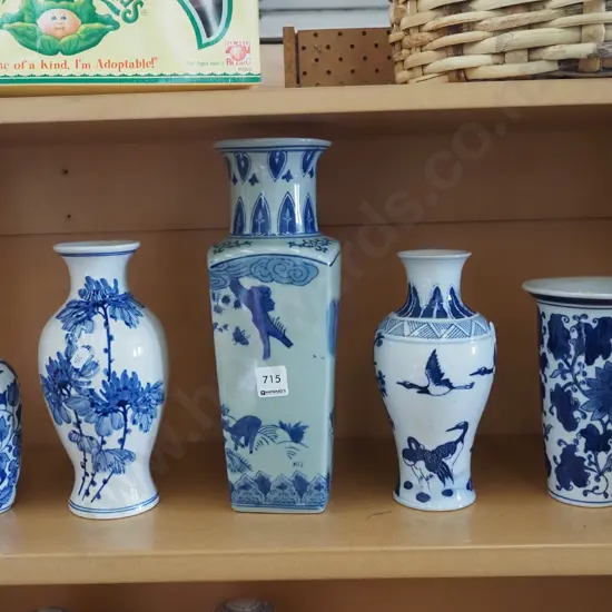 5x blue and white vases H320