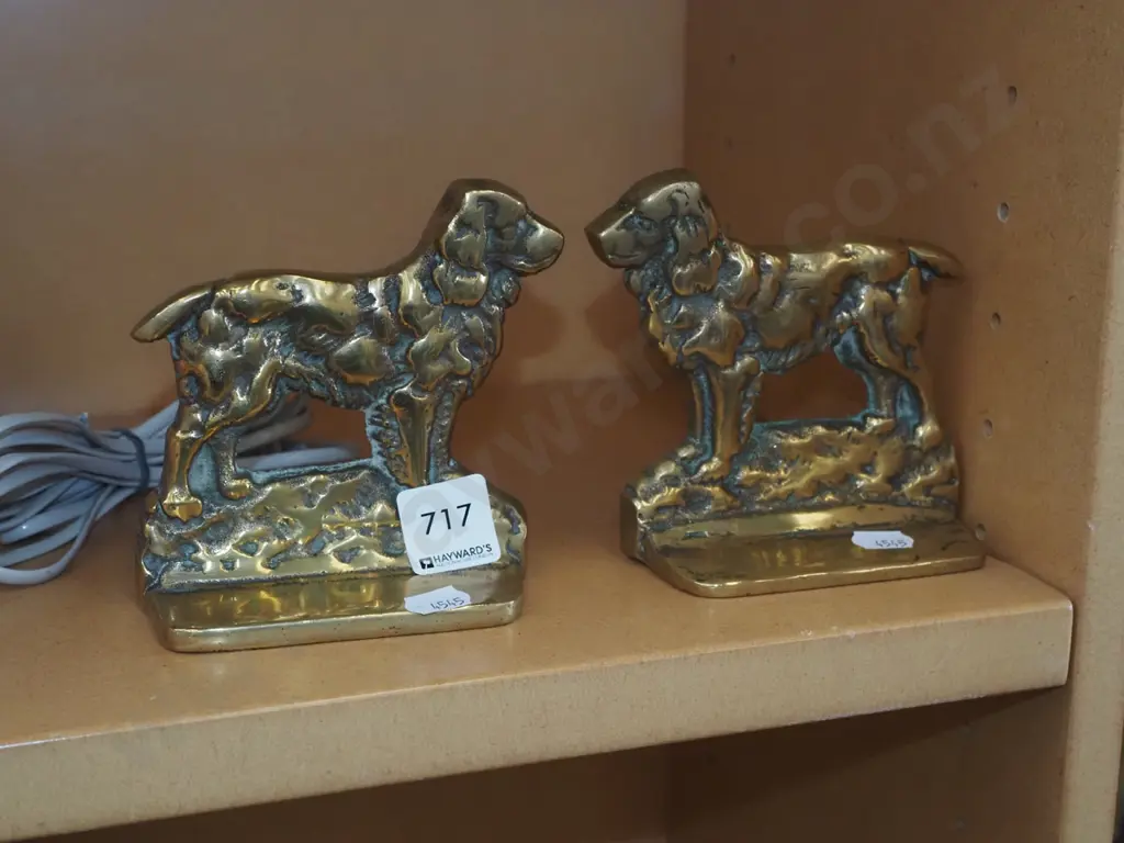 2x brass dog themed bookends Image 1++