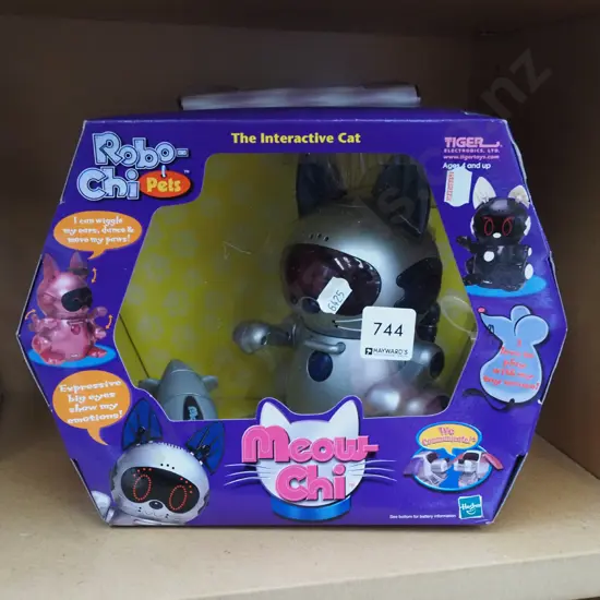 boxed as new Meow Chi Robo pet