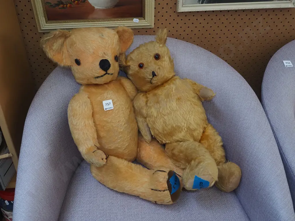 2x vintage teddy bears Image 1++