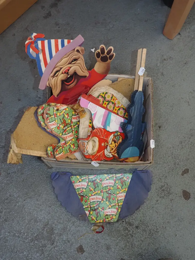 box; vintage Xmas decorations Image 1++