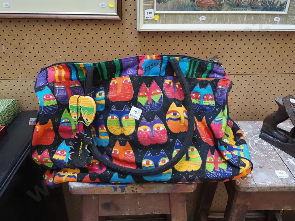 Laurel Buck cat themed bag Image 1++