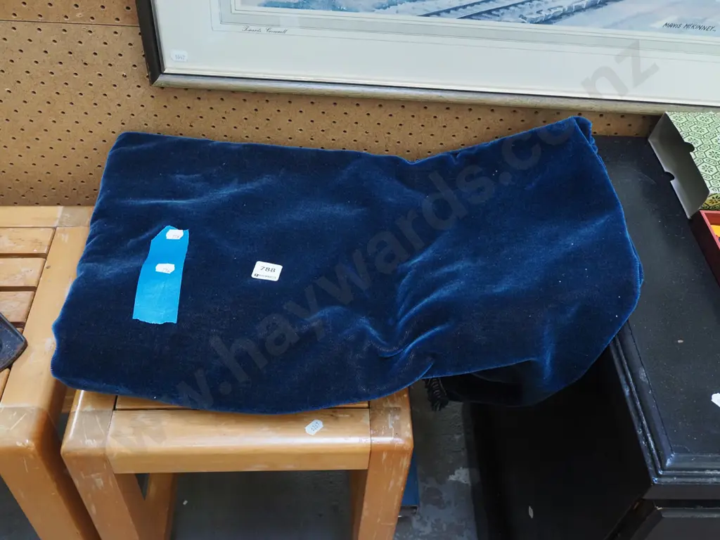 blue velvet tablecloth Image 1++