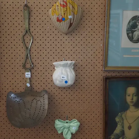 3x wall pocket vases- blue dots