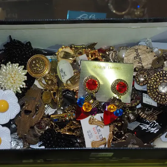 box; clip on earrings etc