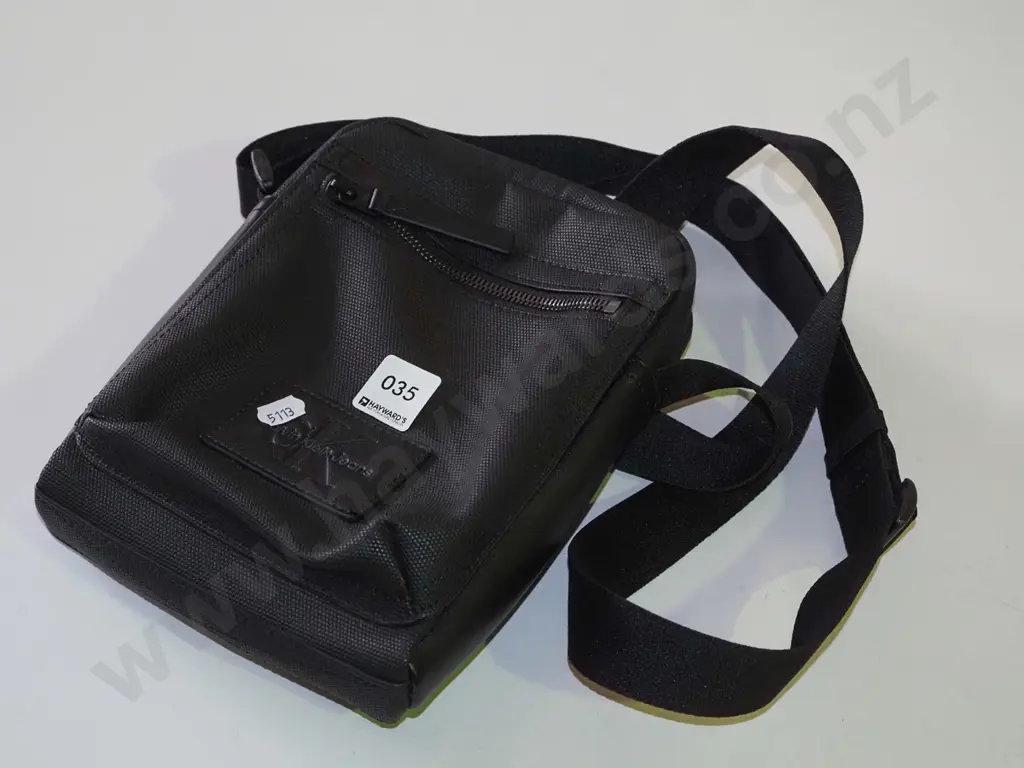 small black plastic shoulder bag Image 1++