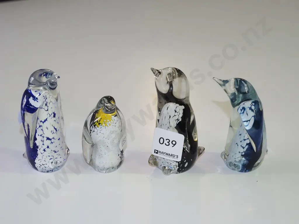 4x Hokitika? glass penguins H100 Image 1++
