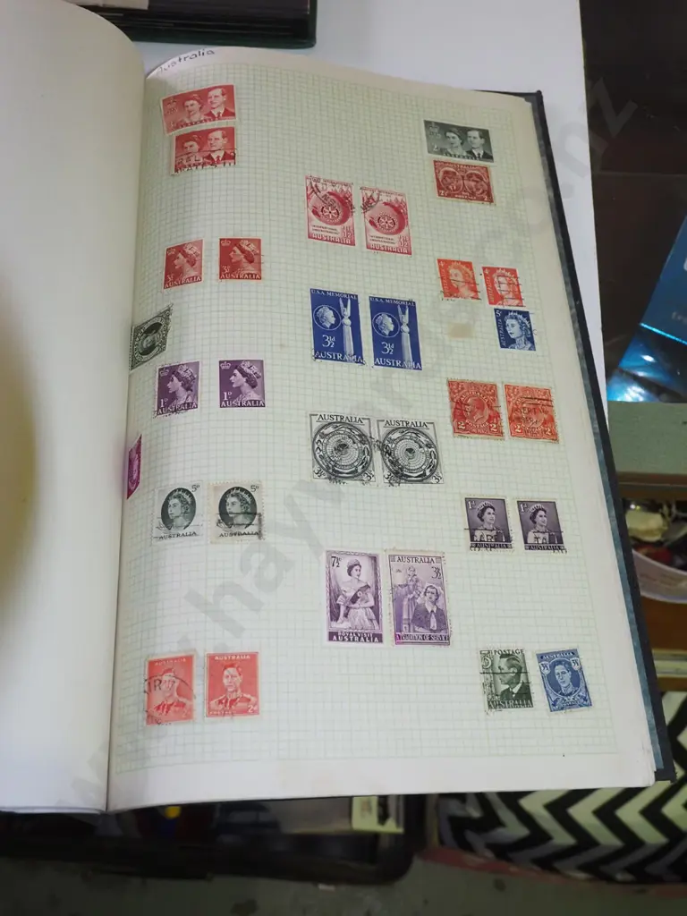 3x stamp albums Image 1++