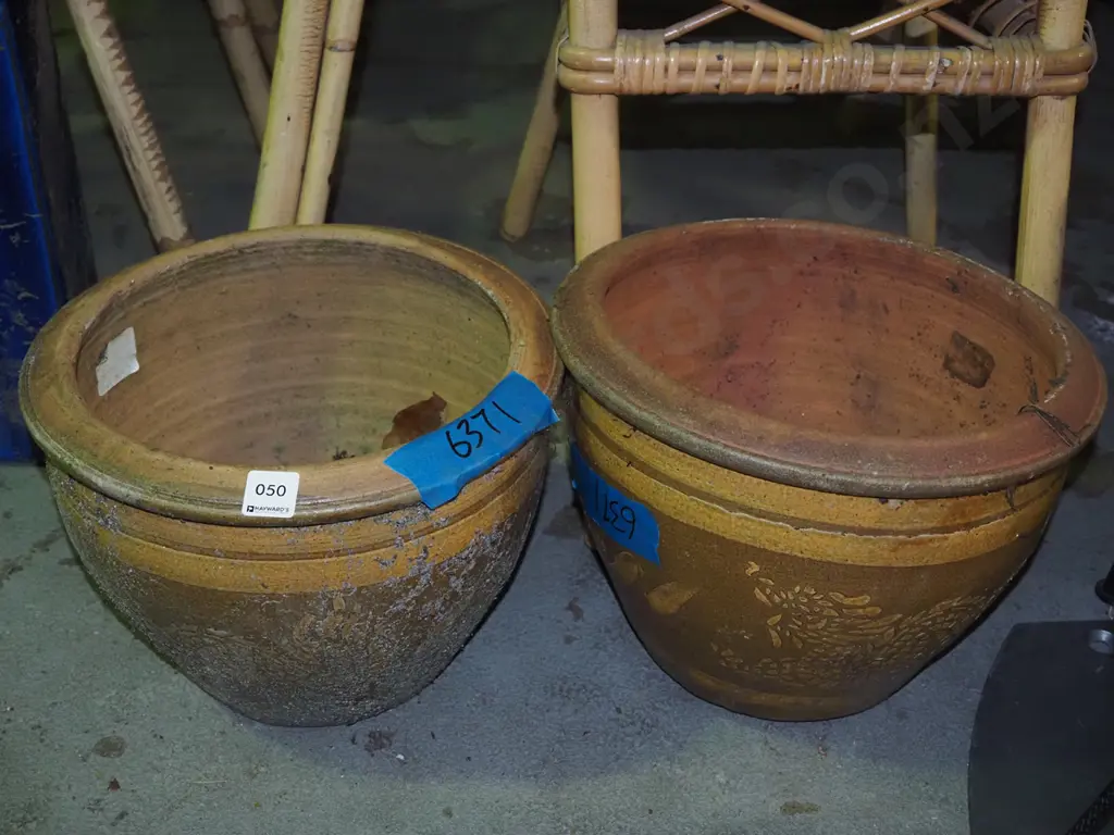2x terracotta garden planters H310 Image 1++