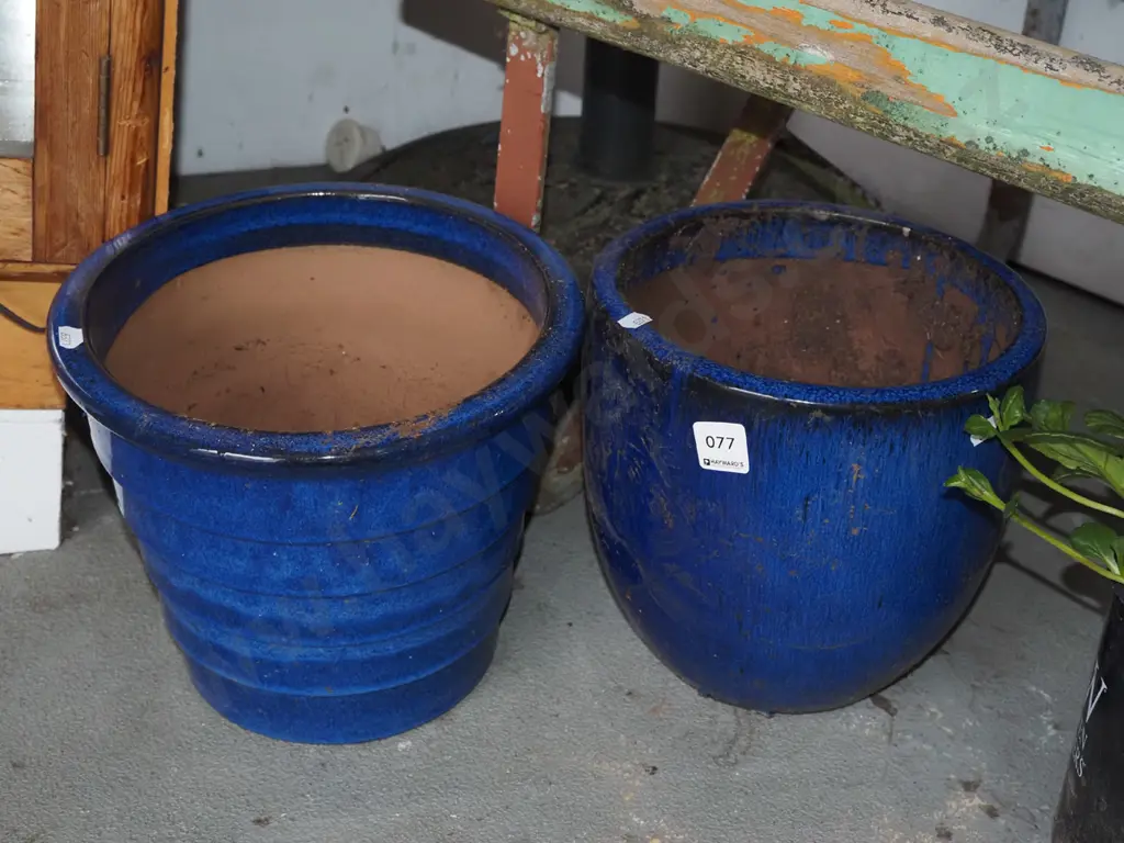 2x blue glazed planters H230 Image 1++