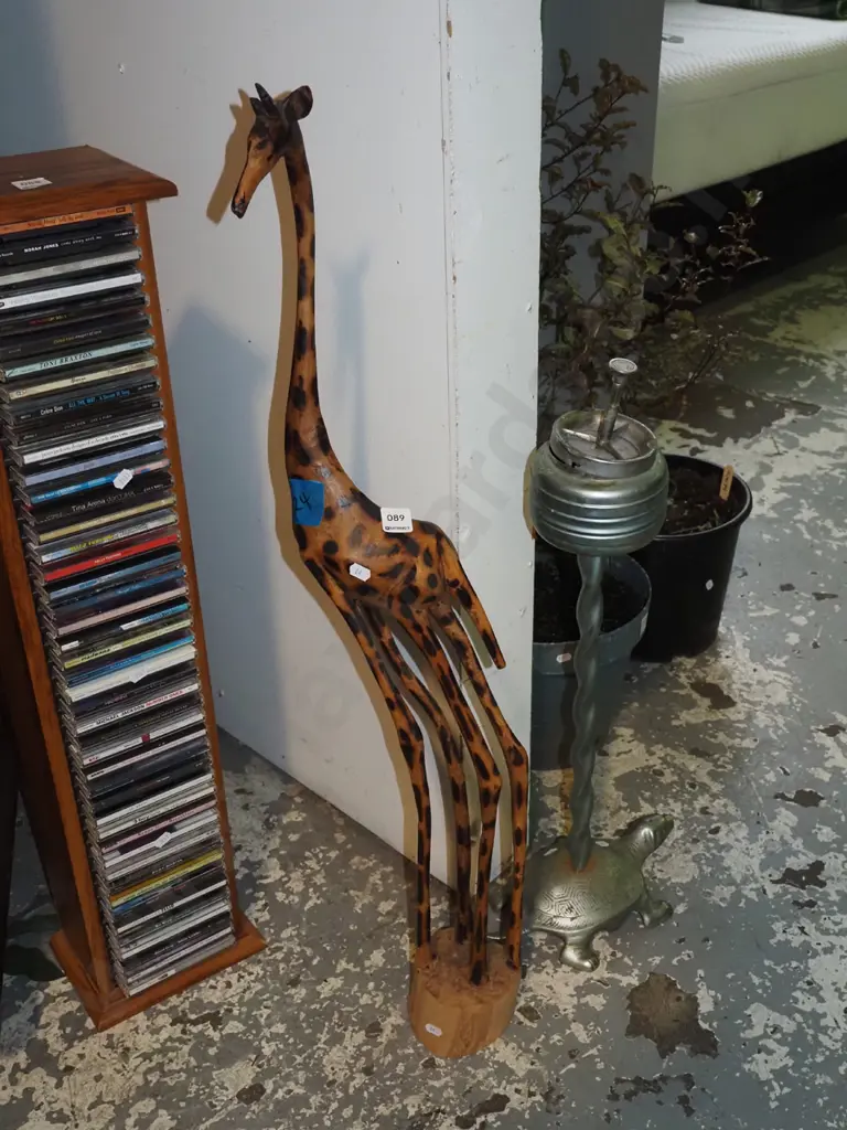 turtle themed smokers stand, wooden giraffe figurine H900 Image 1++