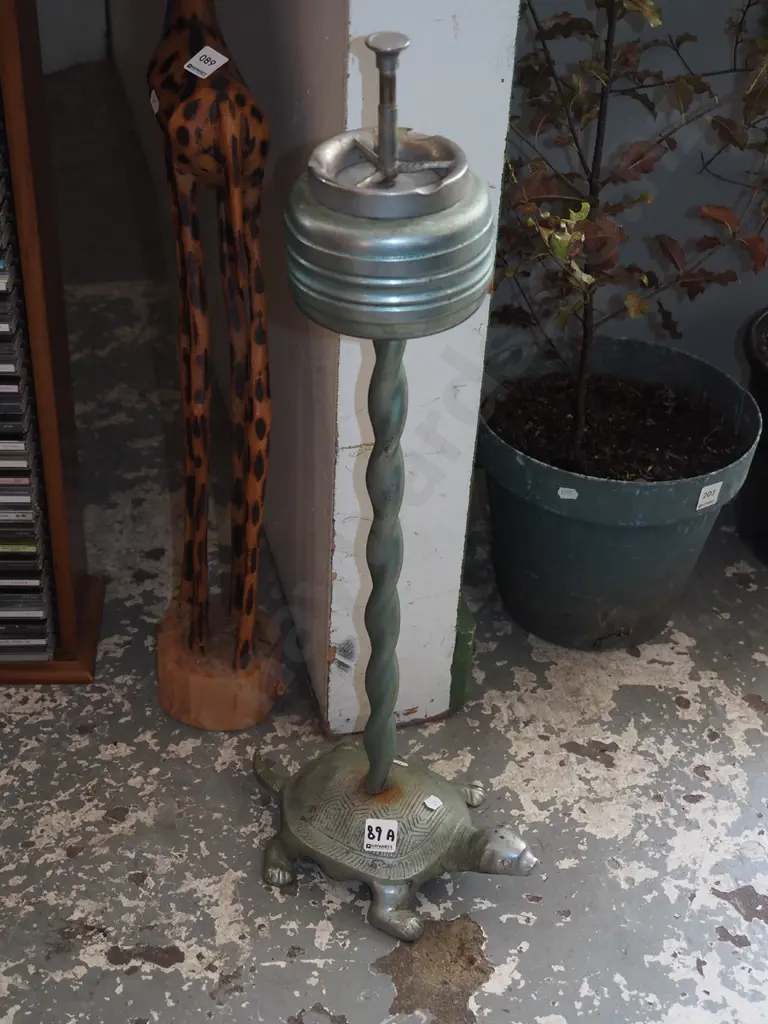 "Anglia" smoker's stand with turtle-shaped cast metal base Image 1++