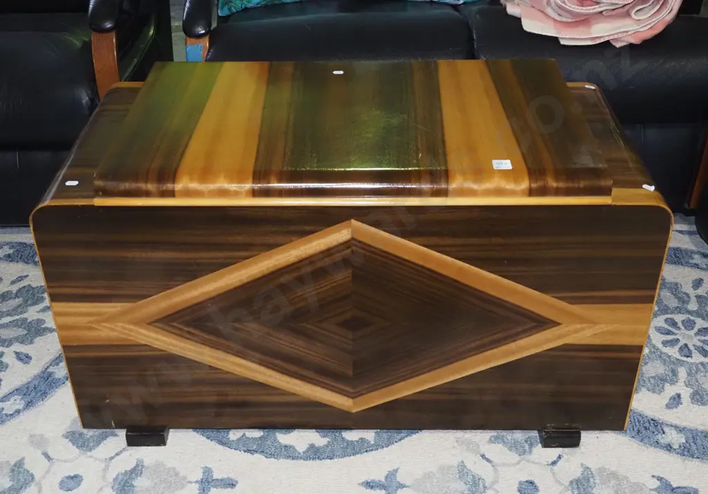 mixed timber blanket box H520 W920 D430 Image 1++
