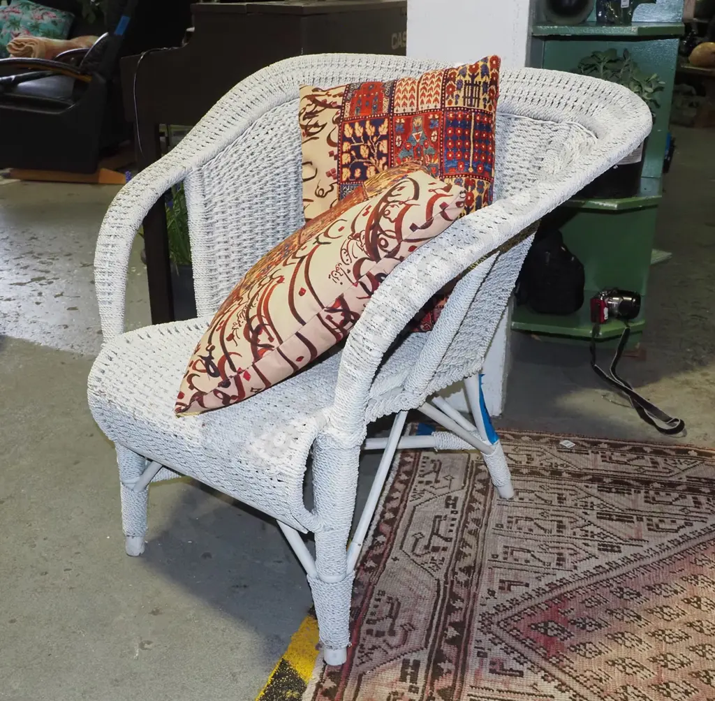 woven white cane patio chair and 2x cushions Image 1++