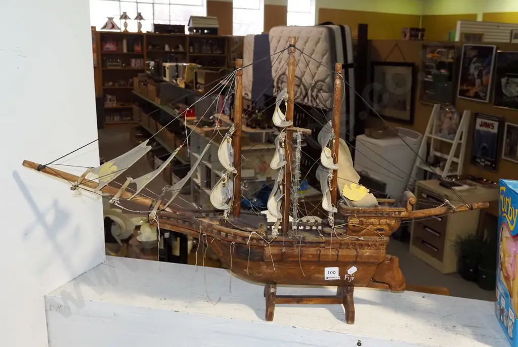 Fiji souvenir sailing ship H490 Image 1++