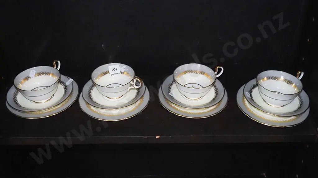 4x Aynsley pink rose trios Image 1++