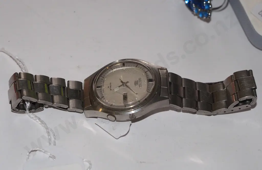 men's wristwatch Image 1++